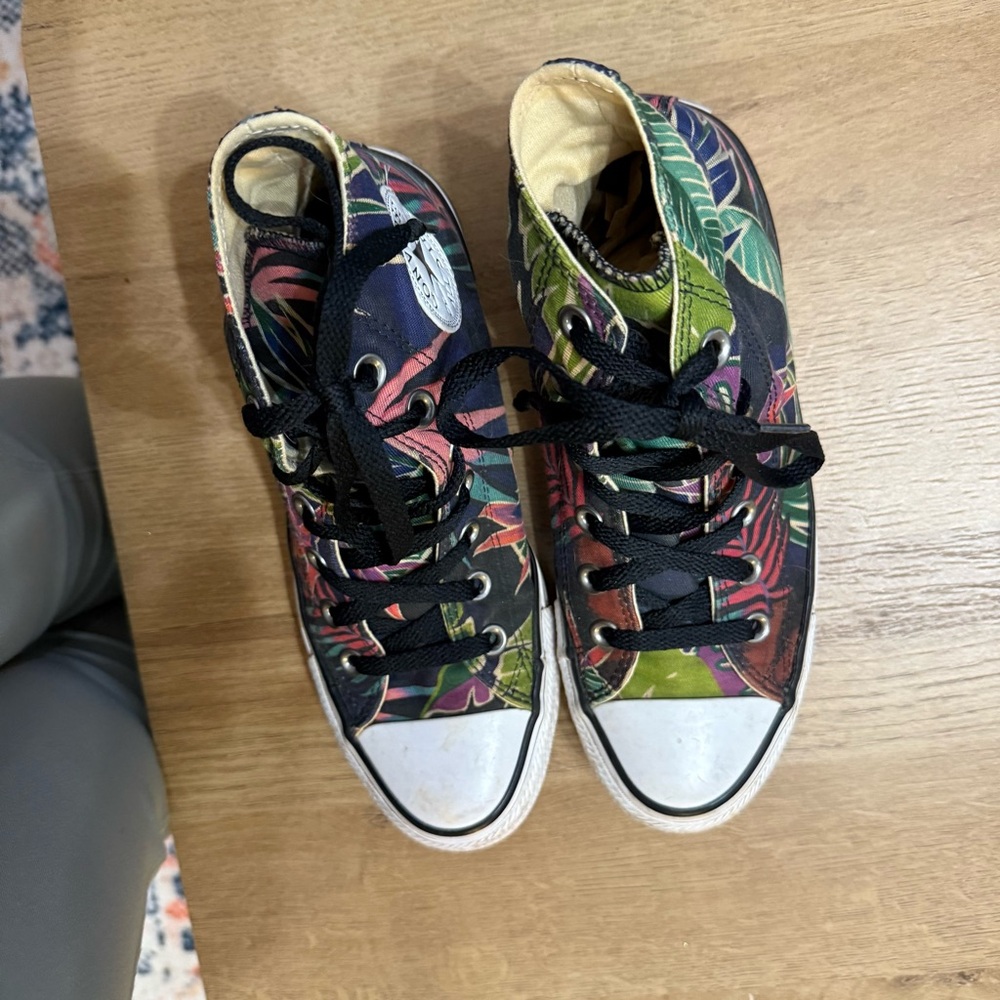 High Top Converse - Picture 5 of 9